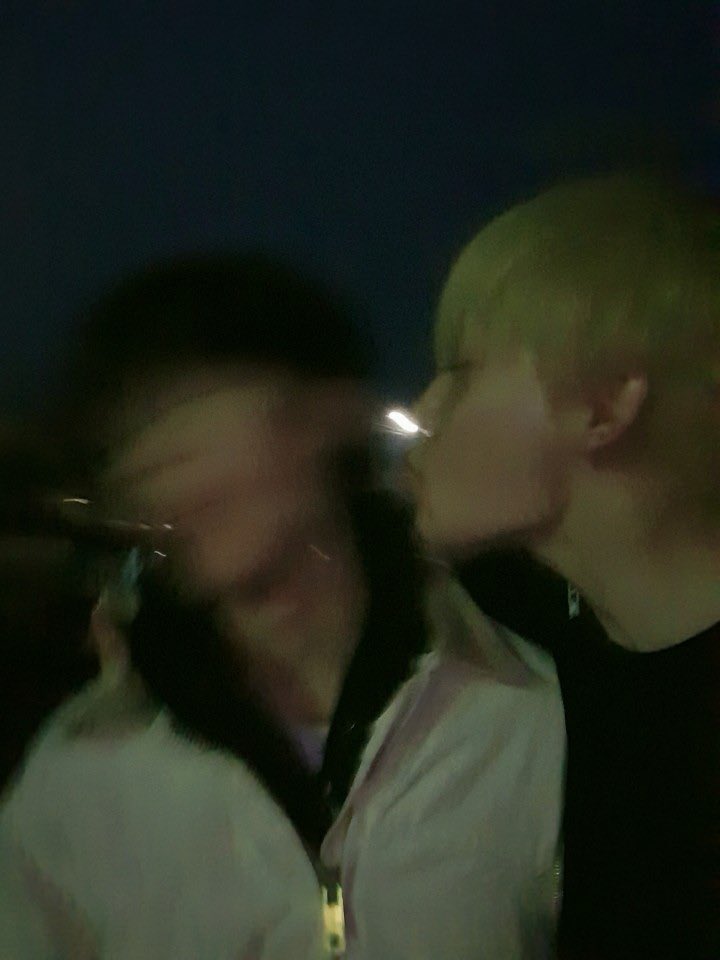 gncd__jj's tweet photo. 左で全力でブレてるのは私です https://t.co/1JFaUOtYxj