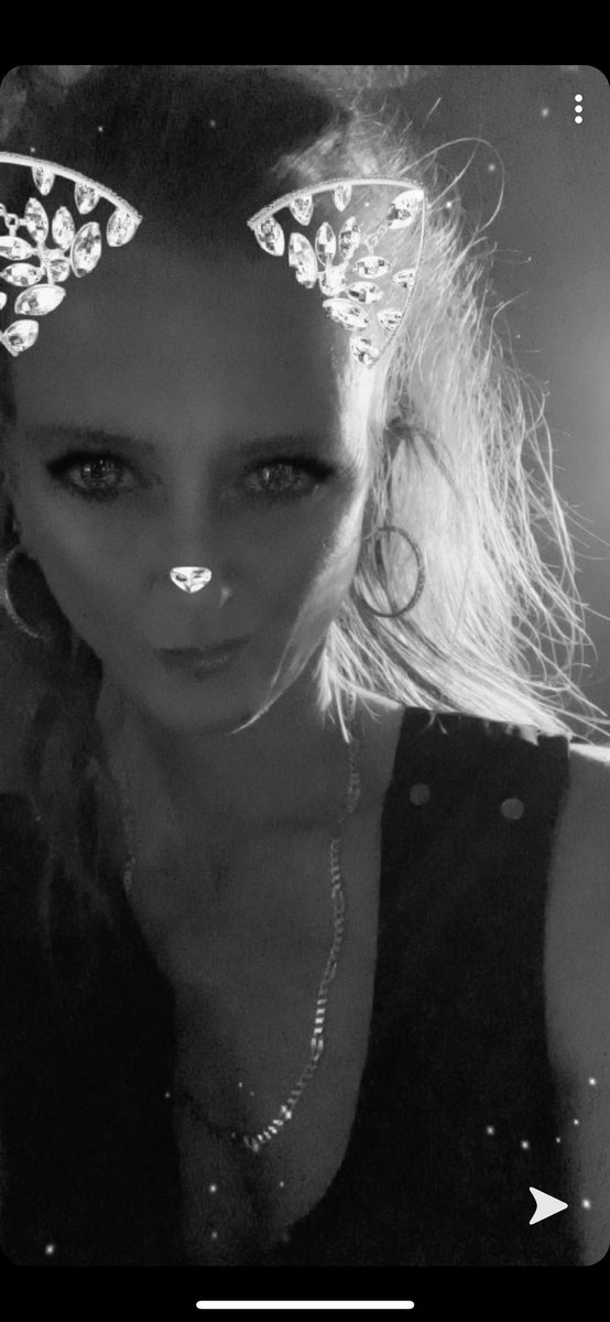 How’s all my little fucktards today? 😘