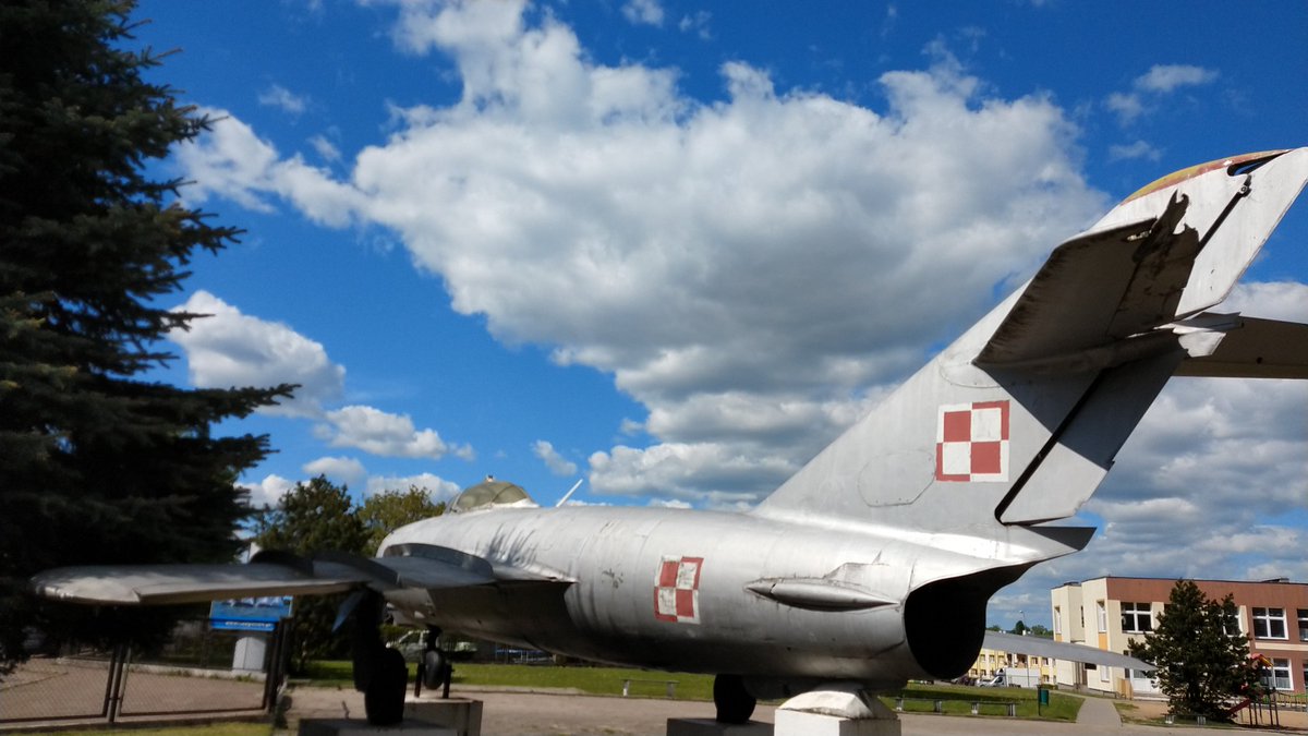 MarcinM46's tweet photo. Wg internetów jest to Lim 5P/Mig-17PF 102 nr boczny / nr seryjny 1D01-02 – przebudowa na wersję myśliwsko-szturmową Lim 6MR.
#Lim5 #Mig17 #Czaplinek https://t.co/daLXqSnzrs