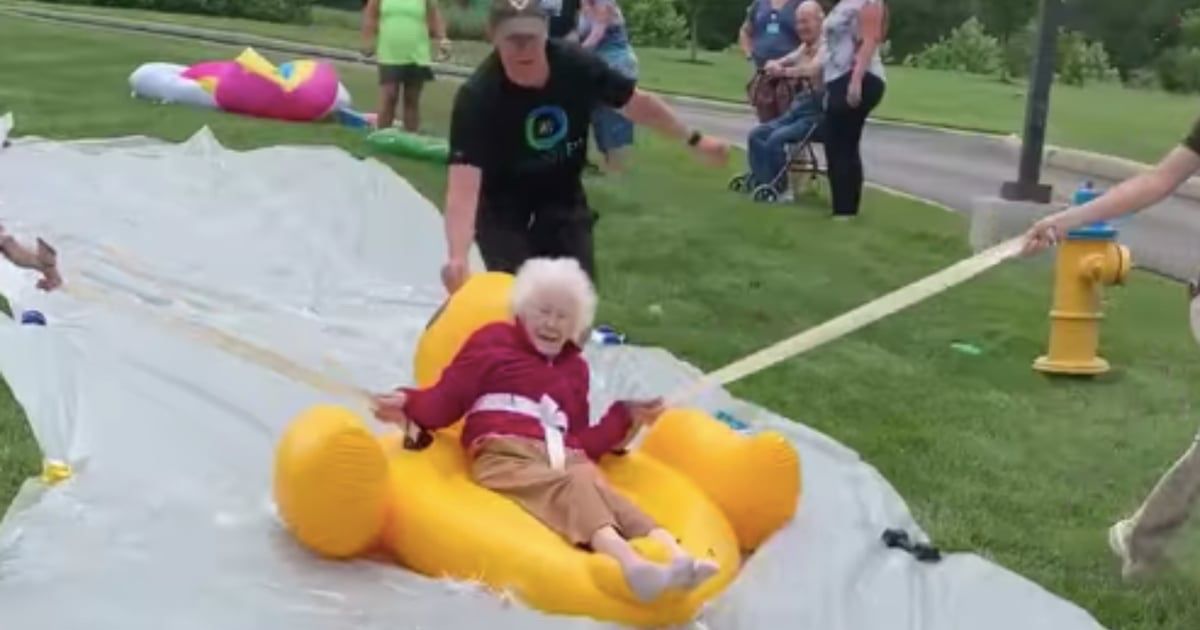 DOCRoblinmb's tweet image. Because fun knows no age! 

buff.ly/2ZoSh56 by @POPSUGARMoms

#Senior #CareHome #HealthCare #Compassion #Care #Home #Retirement #PersonalCare #Fun #SlipNSlide