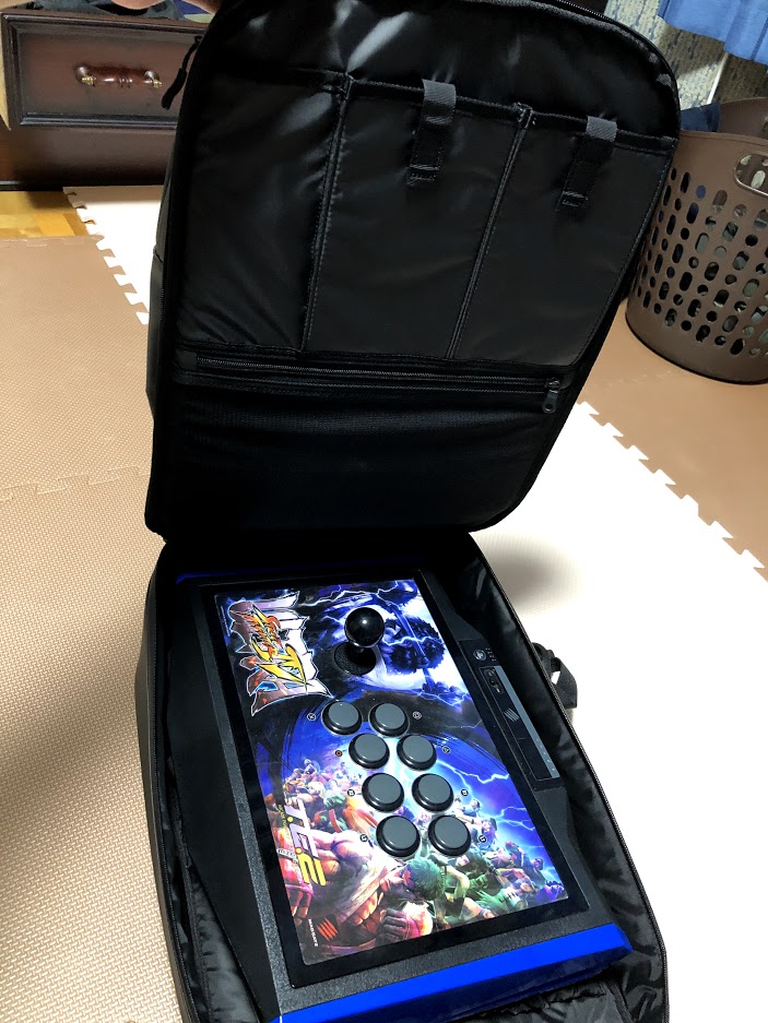 MARKSMANさんのバックパックが届きました！
フルオープンで物も取りやすくそこそこ大きめのアケコンも入っちゃう！嫁さんもマザーズバッグとして使いたいそうです🙄大事に使います😊
<a href="/MARKSMAN_WIN/">MARKSMAN(マークスマン)</a> <a href="/Official_LJL/">LJL（League of Legends Japan League）</a>