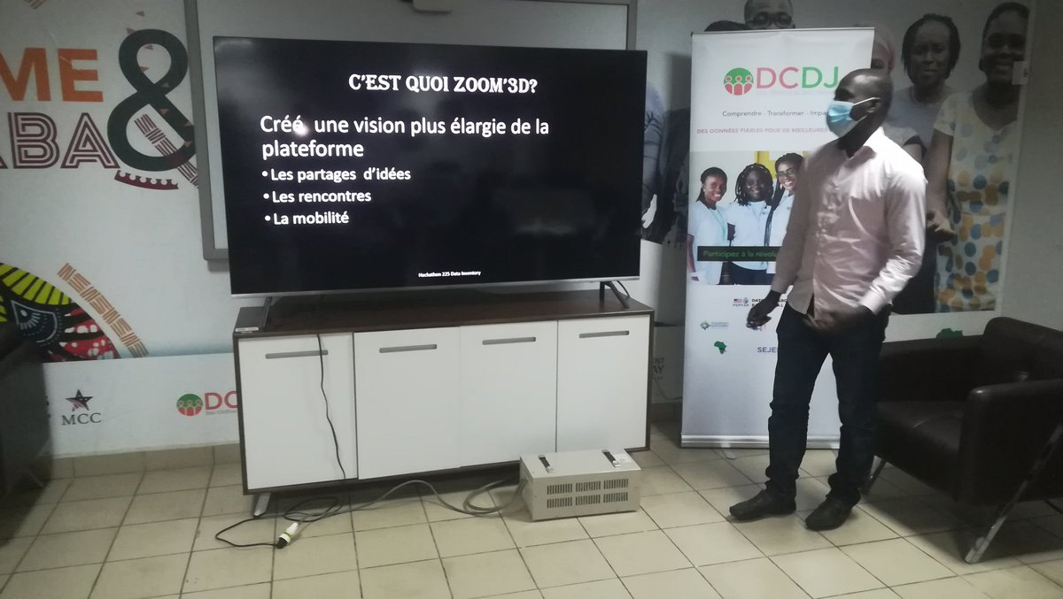 DCDJCI's tweet photo. "Hack The #225DataInventory" 

Picth 6:  M. SANGARÉ Allassane sur le projet "ZOOM 3D" par une vidion plus élargie de la plateforme.

 #InventaireDesDonnées #DCDJ #OpenDataCI #CAFDO https://t.co/fgDX7R8ikH
