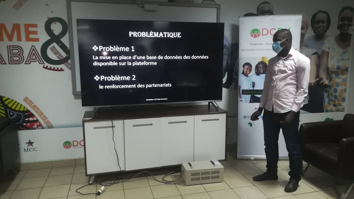 DCDJCI's tweet photo. "Hack The #225DataInventory" 

Picth 6:  M. SANGARÉ Allassane sur le projet "ZOOM 3D" par une vidion plus élargie de la plateforme.

 #InventaireDesDonnées #DCDJ #OpenDataCI #CAFDO https://t.co/fgDX7R8ikH