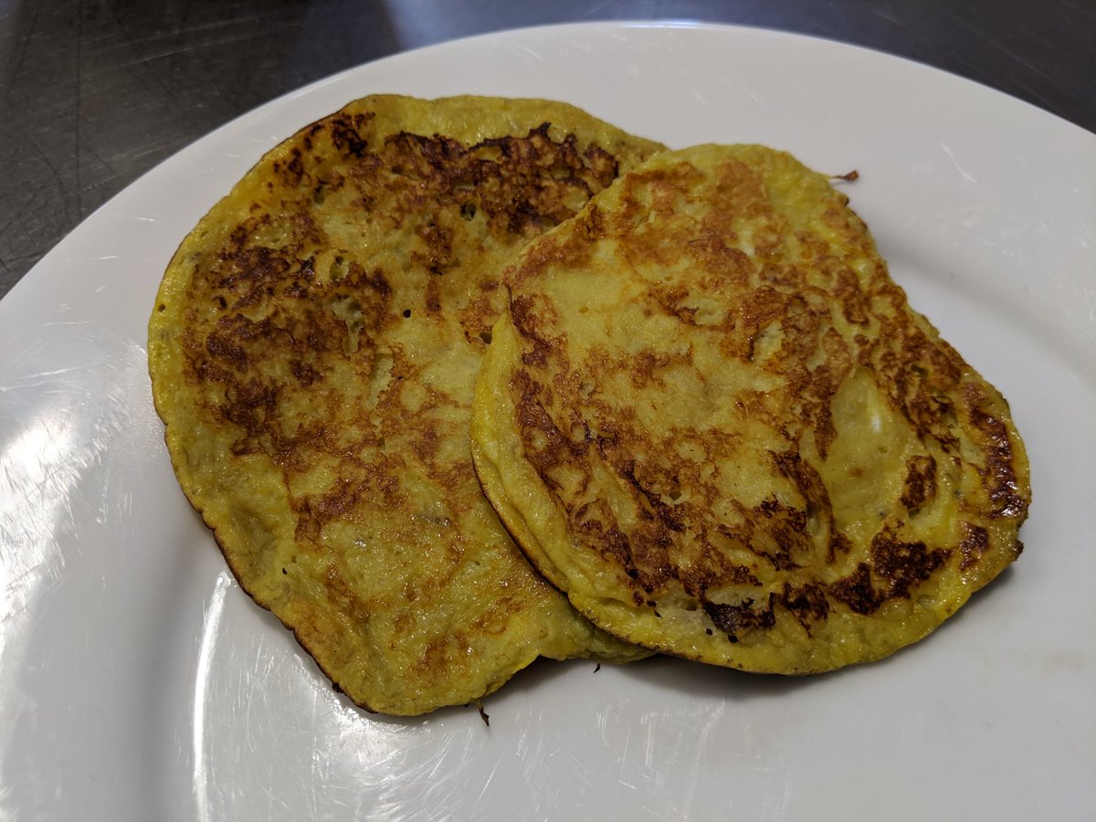 loft305's tweet image. First attempt at banana pancakes without any grains* (does baking powder count?) - just 4 ripe bananas, 6 farm fresh eggs (I would use 4 next time), 1T vanilla, &amp;amp; 2 tsp baking powder. (Eggs courtesy of my neighbor. Aren't they gorgeous?) #gfcooking #RipeBananas #Pancakes #celiac