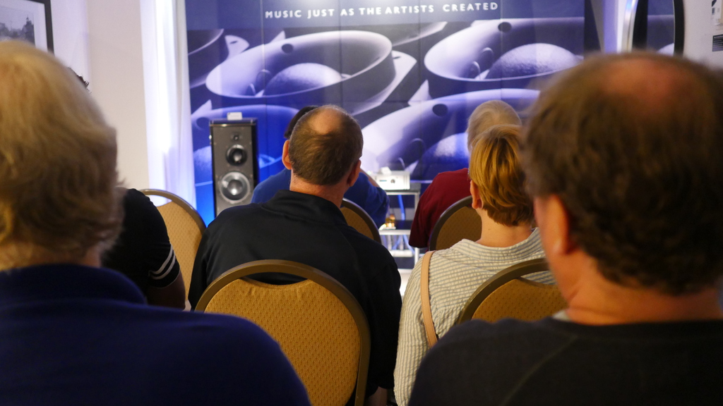 onlyattheshow's tweet photo. #TBT to pre-Covid times and a full room for ATC Loudspeakers in @transaudiogroup’s room at T.H.E. Show 2019. Wherever you are, we hope your safe and healthy, and crankin’ your favorite tunes on a grand system! #ATC #loudspeakers #transaudiogroup #THEShow2019 #audioshow #hifi https://t.co/UfFhv4uVRN