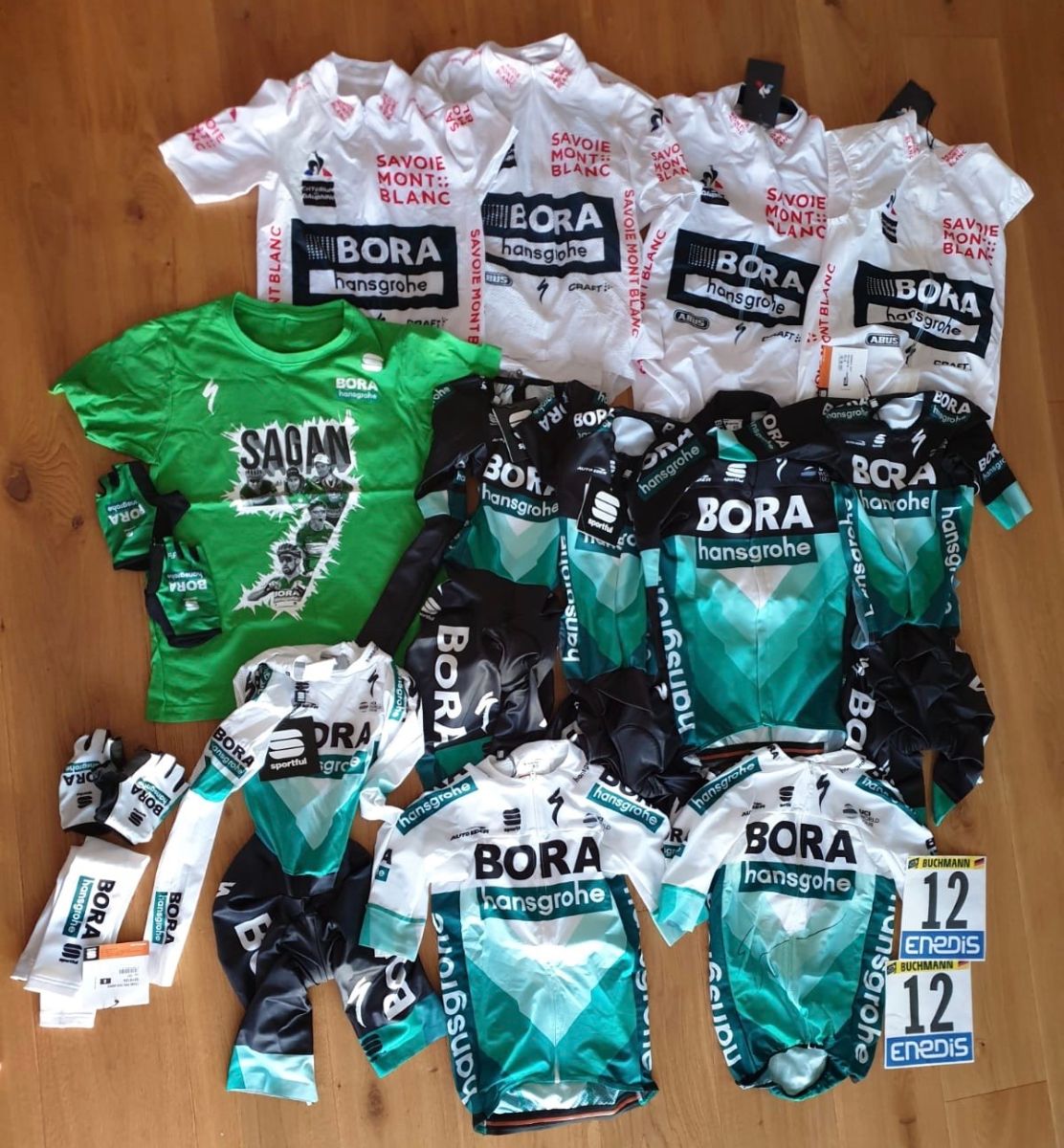 Do you want official gear from @EmuBuchmann? 🙌🏼 Over the next week we'll be making posts, allowing you 24h to say how much you'd donate to his Everest fundraiser for an item. The highest takes home the item! For all info: 🔗 instagram.com/borahansgrohe 🔗 facebook.com/borahansgroheo…