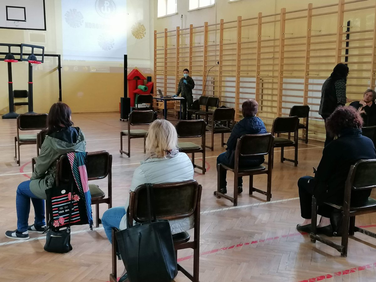 TDFORCE_Poland's tweet photo. The #schoolsreopening🏫in  #Poland🇵🇱and @terytorialsi
are assisting the staff and #TEACHers with instructions on proper procedures🥼and #PPE😷use
#schoolreopening 🎒
#education 👨‍🎓
#school🧑‍🎓
#k12 👩‍🎓
#ResilientSpring😷
#5MBOT🇵🇱
#sanitize🧴
#WeAreNATO🌐
#AlwaysReady🇵🇱 Always Near https://t.co/4AB4MygwUM