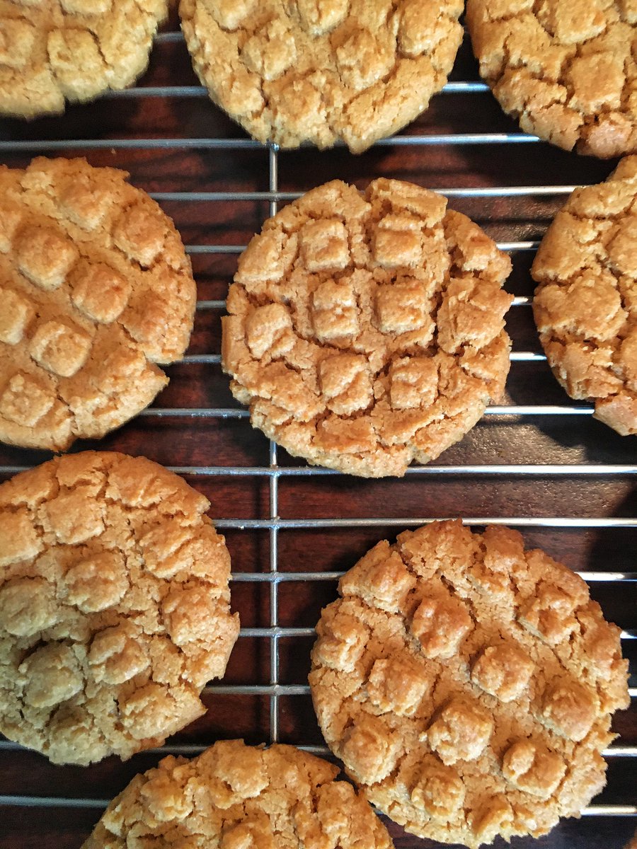 Flourless peanut better cookie recipe from <a href="/ISeeRobots/">IseeRobots</a> SAH show today: 1 cup peanut butter (not natural), 3/4 cup sugar, 1 egg, 1/2 tsp vanilla, 1/2 tsp baking soda, 1/4 tsp salt.