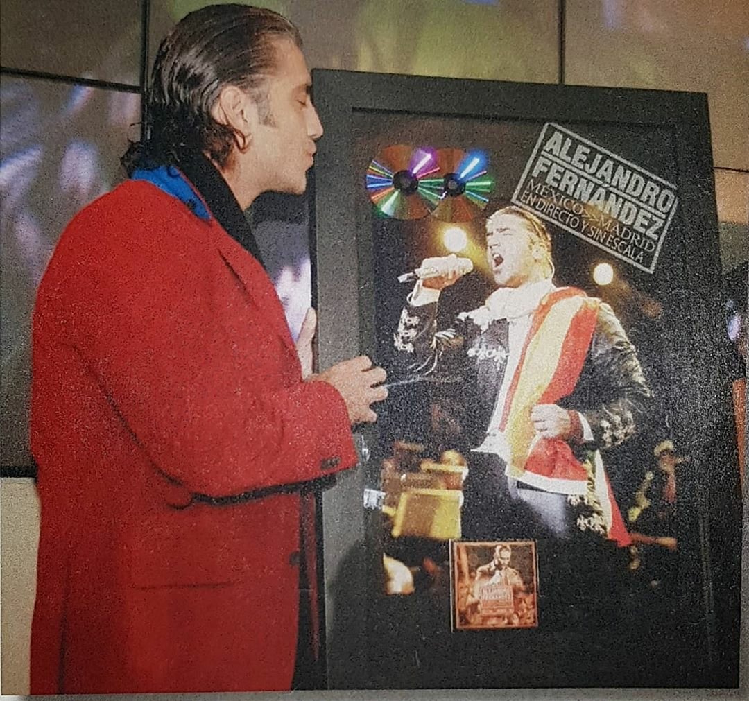 mia_mia_aim's tweet photo. #tbt exito en España con #mexicomadriddirectoysinescalas de mi #caballero @alexoficial 💝💞👏👏👏👏👏👏👏#alejandrofernández #alejandrofernandez #elpotrillo #potrillo #serconscientes #caballero #teolvidé #hechoenmexico #hechoenméxico #afhechoenméxico #afhechoenmexico #esoymas https://t.co/8wmqJVxhvD