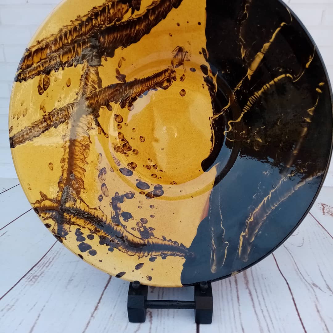 14" slipware styled charger