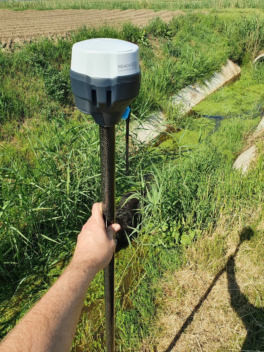 Als iemand nog een keer wat in moet meten met RTK nauwkeurigheid, ik heb zo'n stok te leen!