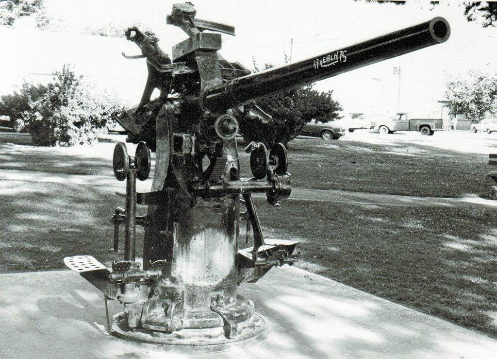 One of our favorite pics of Library Park from the 1970's!
Probably because we climbed on this cannon a lot growing up in Lakeport back then. 🙂 #ThrowbackThursday #LakeportCA