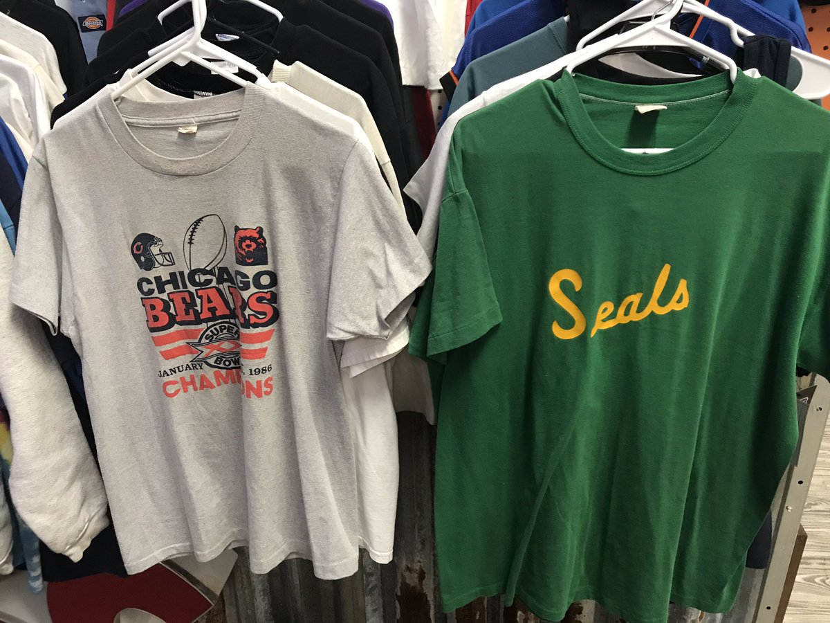 Grabbagonline's tweet photo. Seals &amp; Bears &amp; Devils &amp; Vases, oh my! #dabears #seals #zoo #forksup #zona #antiques #retro #monthlybox #grabbag #decor #furniture #design #oz #pinkfloyd #tees #collegelife #ncaa #fashion #models #vegas #chitown #bears #nfl #running #back #markets #wizards #magic #harrypotter https://t.co/Pzjloglr4z