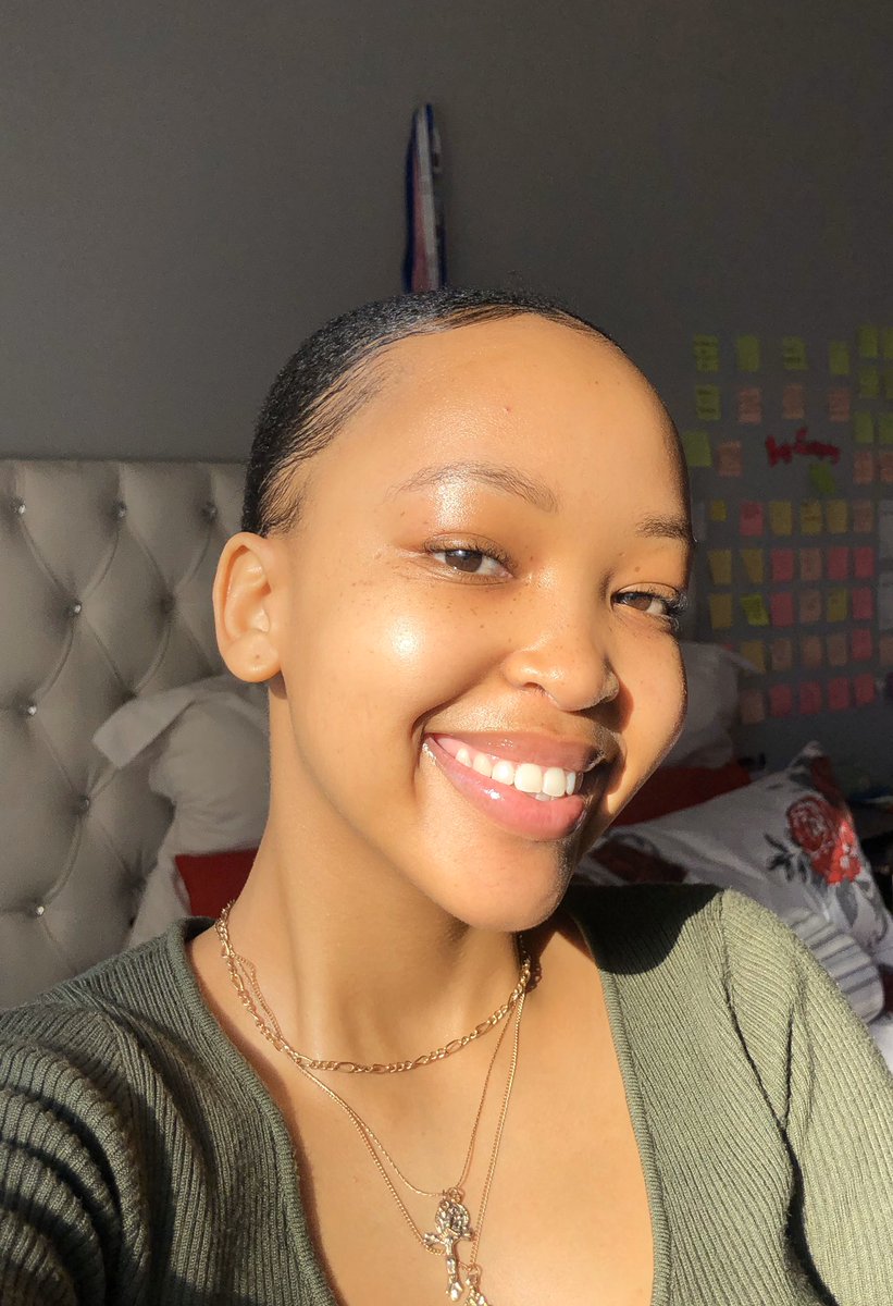 Diegochuene's tweet photo. Hit a like if you agree she's beautiful  #BenjaminGotIt #AskAkreana  #BenjaminGotIt #day56oflockdown #BhekiCele #skeemsam #etvScandal #BiancaMustFall #Covid_19 #CuttingEdge #AskAkreana https://t.co/MmZFm0e7gG