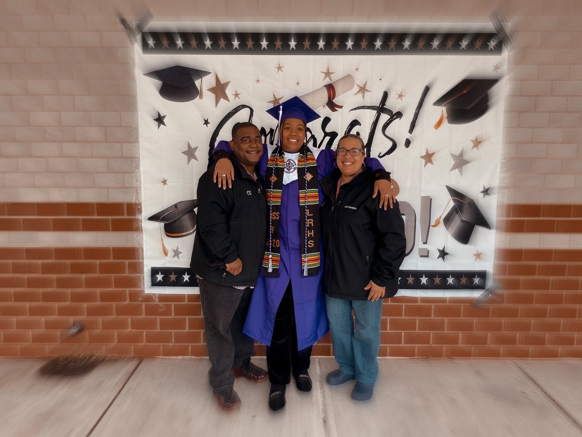 myerrr513's tweet photo. #ClassOf2020  I finally made it!!! https://t.co/s3crzqUDvo
