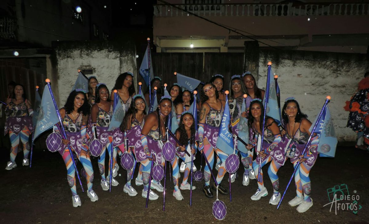 IrritadasJ's tweet photo. Tbt do melhor carnaval, nosso primeiro ano já paramos tudo imagine no segundo haha🎭🥳2021 é logo alii🥳🥳💃 https://t.co/ghNUj62BSt