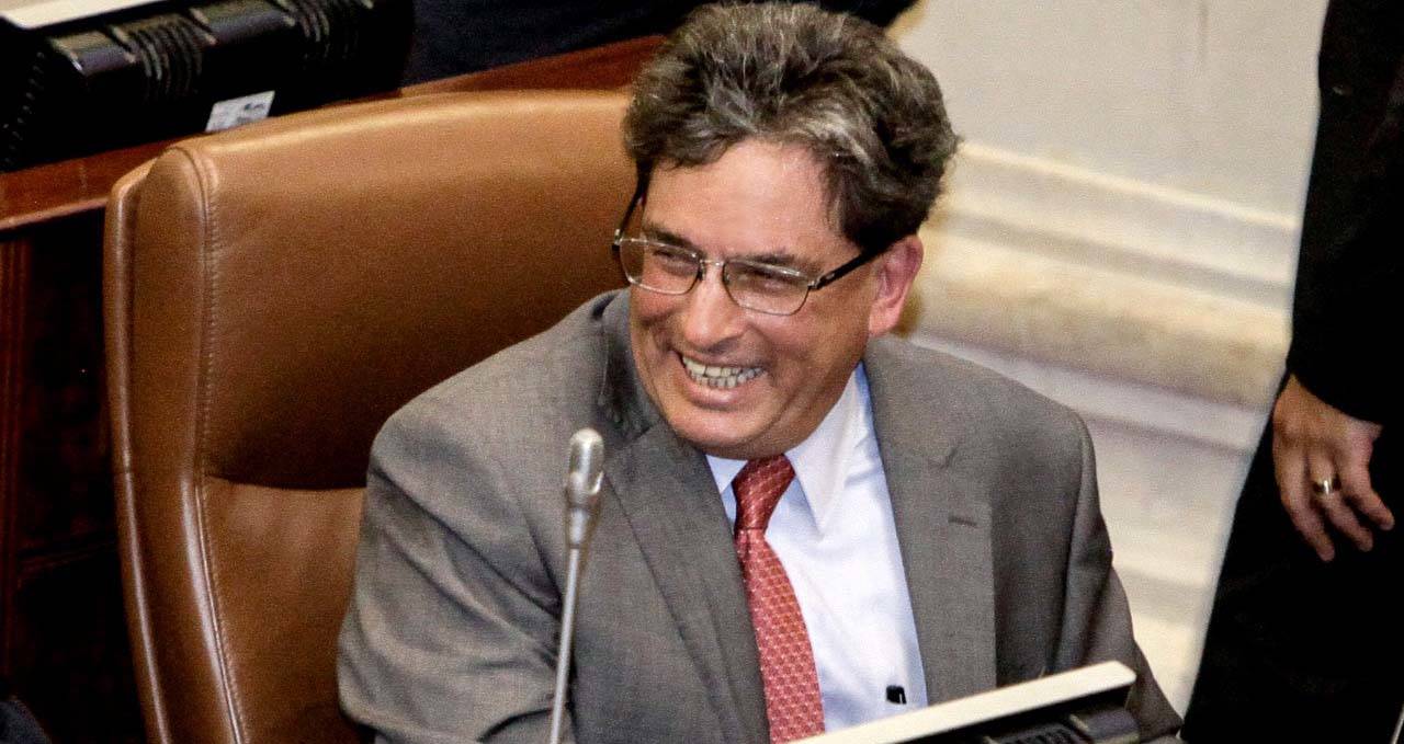Pluralidad Z auf Twitter: "Alberto Carrasquilla contra los trabajadores: «Nosotros tenemos muy poquito tiempo para resolver este problema asociado a la prima de junio, estamos buscando una medida que permita de alguna