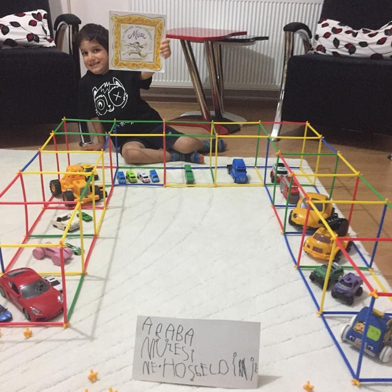 1Eylulanaokulu's tweet photo. Araba müzesine hoşgeldiniz. Müzelere gidemezsek bizde kendi müzemizi yaparız👍😃🇹🇷  #müzelerhaftası #tatildeuzaktaneğitim #hayatevesığar #okulumev @ziyaselcuk   @sinopilmem @YLDZercan1957 https://t.co/zk4KmOfIrZ