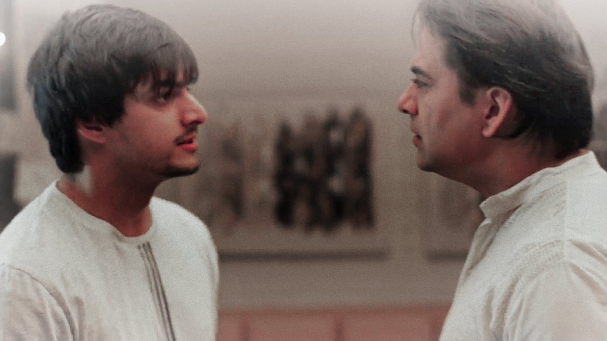 "ek akhri baar .. ek akhri baar apni puri jee jaan se takat laga do, ek koshish karo beta" oh how much love Manish Goenka deserves too .....! #Kaira  #MohsinKhan