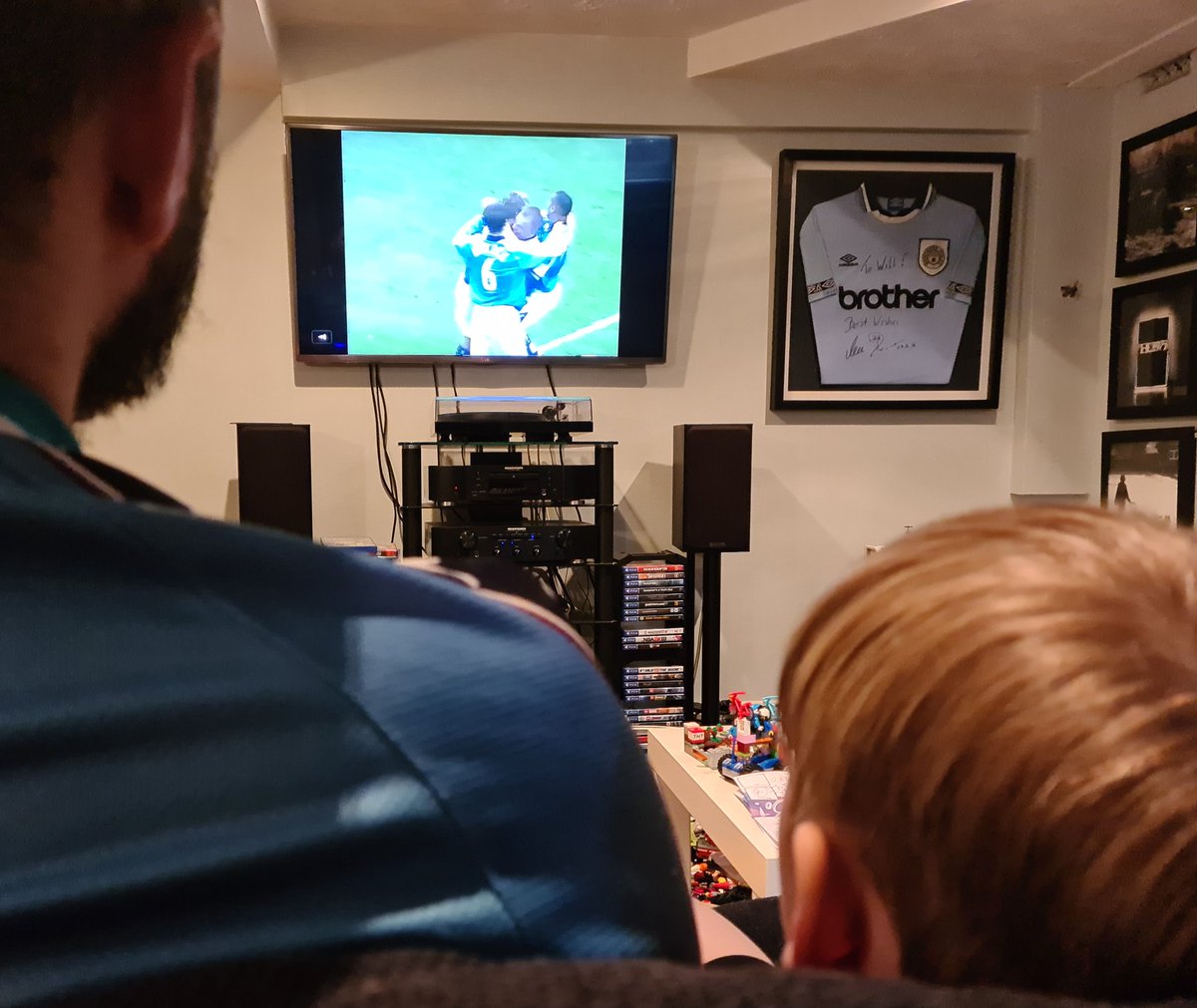 Dawson_WA's tweet photo. Hi @ManCity. I'm sat down with my son watching some of my heroes @BishBlueHammer @OfficialPDickov @feedthegoat @OfficialSGoater @Kevinhorlock6 on DVD.
Please can you release City's 18/19 season so we can watch his heroes @sterling7 @aguerosergiokun too? #citydvd Ta 😊 Please RT https://t.co/CJdUpcQYOR
