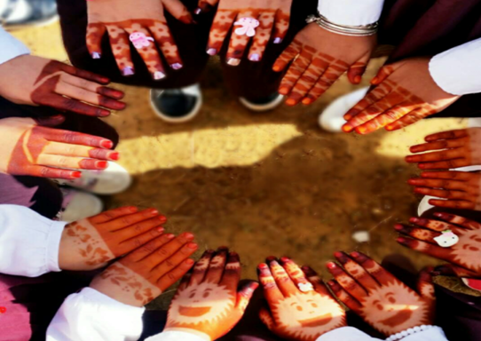 SaharaHewar's tweet photo. تختلف أشكال نقوش الحناء التي يختار من بينها الفتيات #الليبيات يوم العيد. هل لا زلتم تقومون بهذه العادة؟

#ليبيا https://t.co/DEKeFEosNl