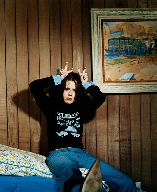 Happy birthday Fairuza Balk, photographed by Catherine Lednerc in 2002. 