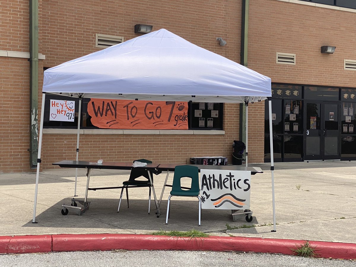 lasirena73's tweet image. Let’s do this 7th graders! Stop by between 2:30-5:30 pm to pick up your certificate of completion and other goodies! We love you and want to see you at the drive thru celebration! #7thGradeRocks @PoeMiddle