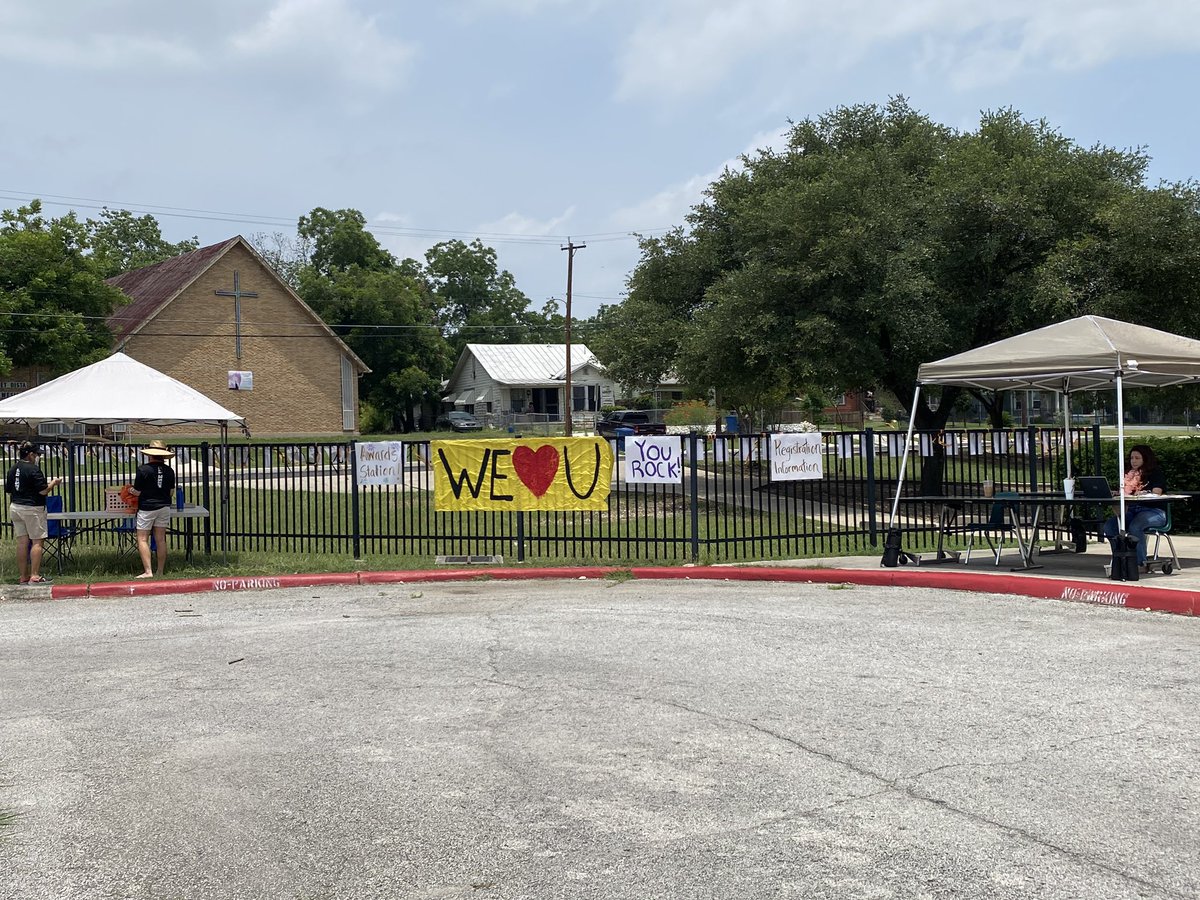 lasirena73's tweet image. Let’s do this 7th graders! Stop by between 2:30-5:30 pm to pick up your certificate of completion and other goodies! We love you and want to see you at the drive thru celebration! #7thGradeRocks @PoeMiddle