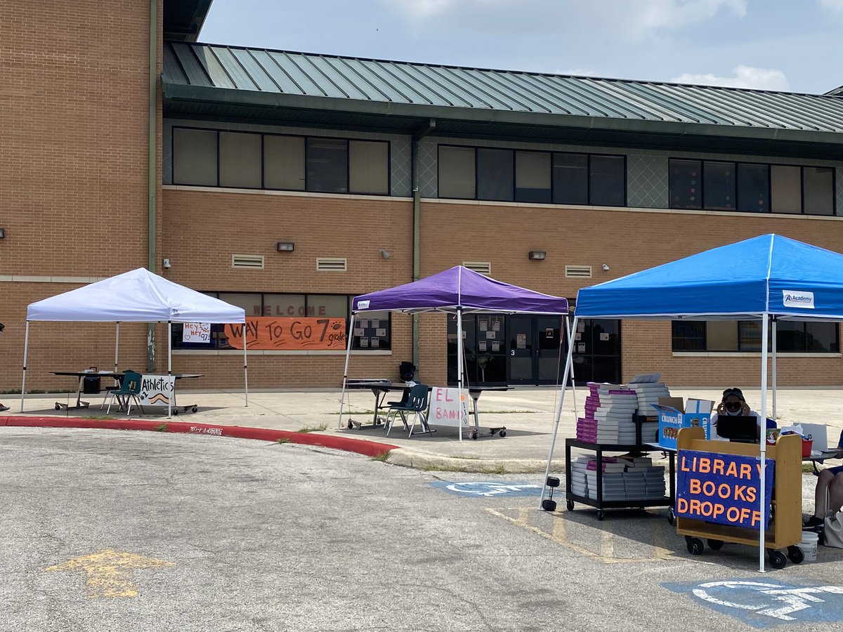 lasirena73's tweet image. Let’s do this 7th graders! Stop by between 2:30-5:30 pm to pick up your certificate of completion and other goodies! We love you and want to see you at the drive thru celebration! #7thGradeRocks @PoeMiddle