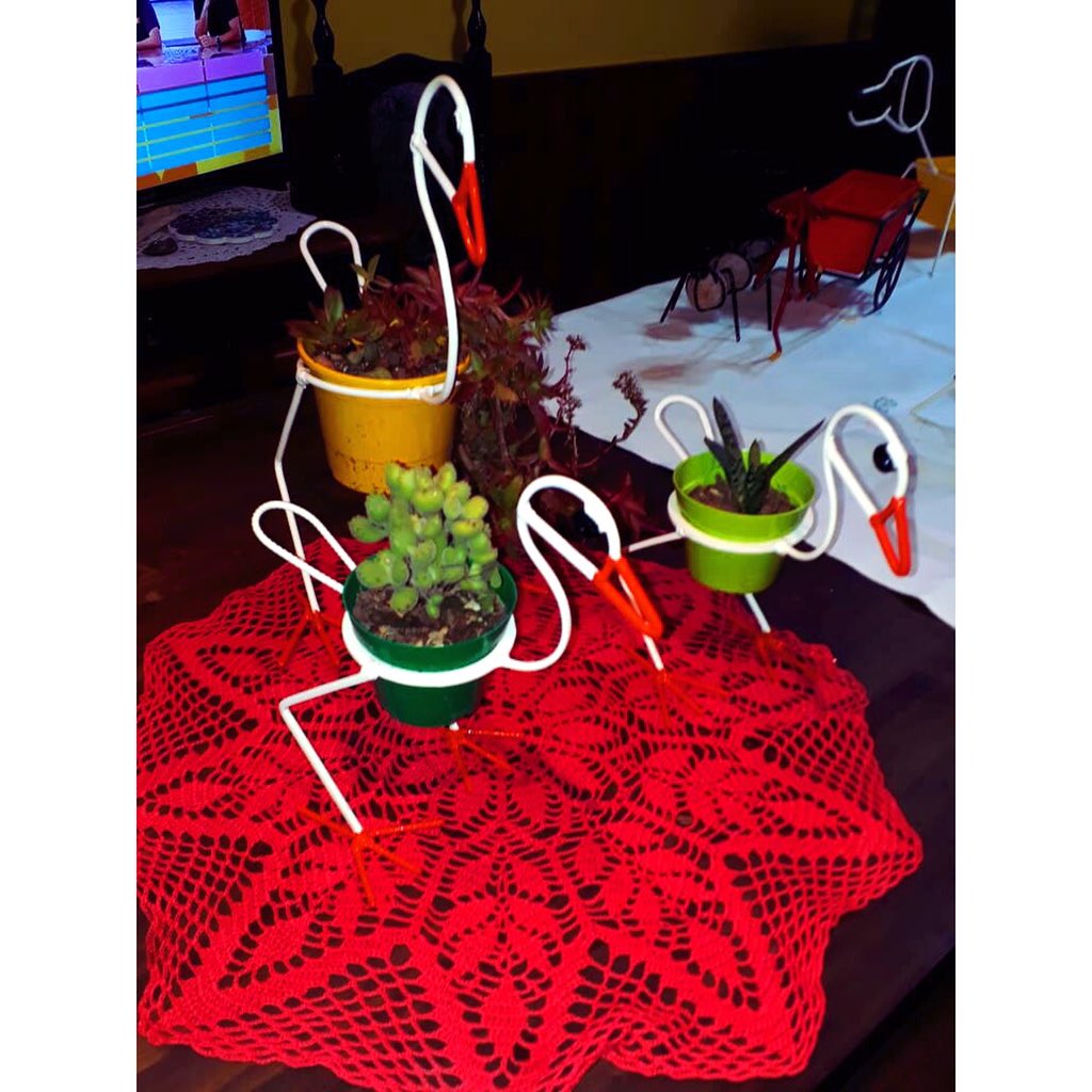 CamiAriosti's tweet photo. Hola bbs♥️ les cuento que mis abuelos están haciendo unos porta macetas hermosos a precios súper accesibles para decorar tu casa o patio, les agradecería la difusión ✨🥰 https://t.co/hGbhDlVXpz