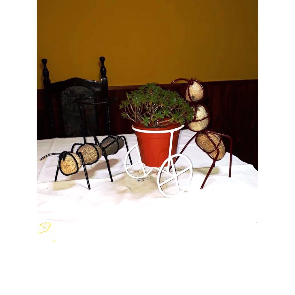 CamiAriosti's tweet photo. Hola bbs♥️ les cuento que mis abuelos están haciendo unos porta macetas hermosos a precios súper accesibles para decorar tu casa o patio, les agradecería la difusión ✨🥰 https://t.co/hGbhDlVXpz