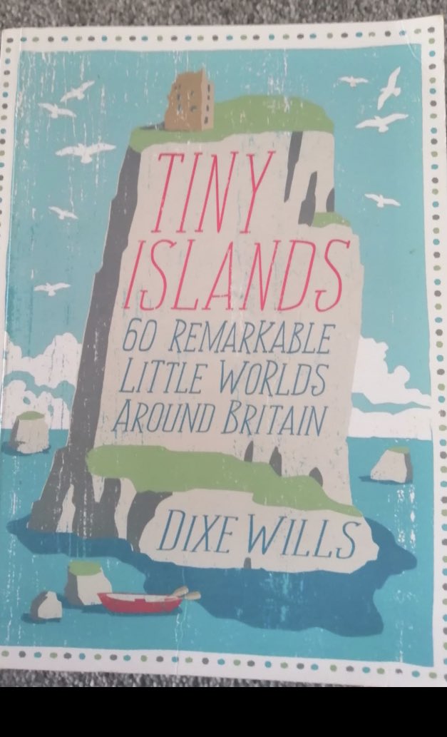 Argoed_English's tweet image. Mr Lofts is currently reading: ‘Tiny Islands’ 🏝 @ArgoedLibrary #ReadingforPleasure #ReadingatHome #ReadingtoLearn