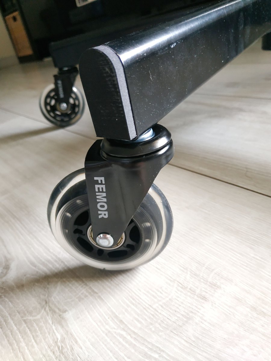 rcommande's tweet image. Hello tous le monde !

Pendant cette crise sanitaire, je travail à la maison. Malheureusement, je n&apos;avais pas vraiment de chaise de bureau correcte. Juste une vieille chaise Ikea Fingal aux roues cassées.
J&apos;ai d... #clubdagoma clubdagoma.popsell.com/romain-70861/3…