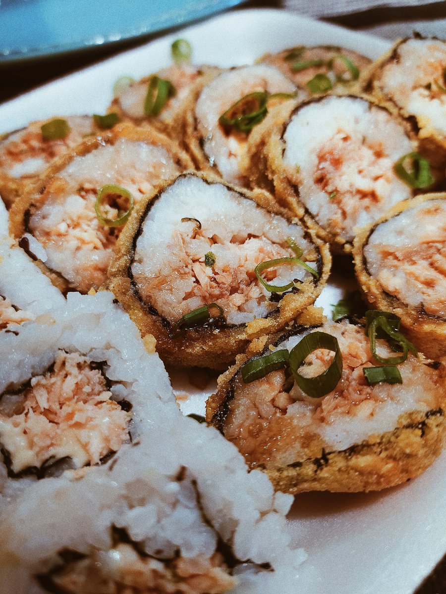 jnrmhr's tweet photo. Galera de Campo Grande, minha irmã tá fazendo sushi nessa quarentena.
Entrega na sua casa. 😋
Um RT já ajuda muito.
Quem quiser o contato é só me falar. https://t.co/GyBGQJXS2M