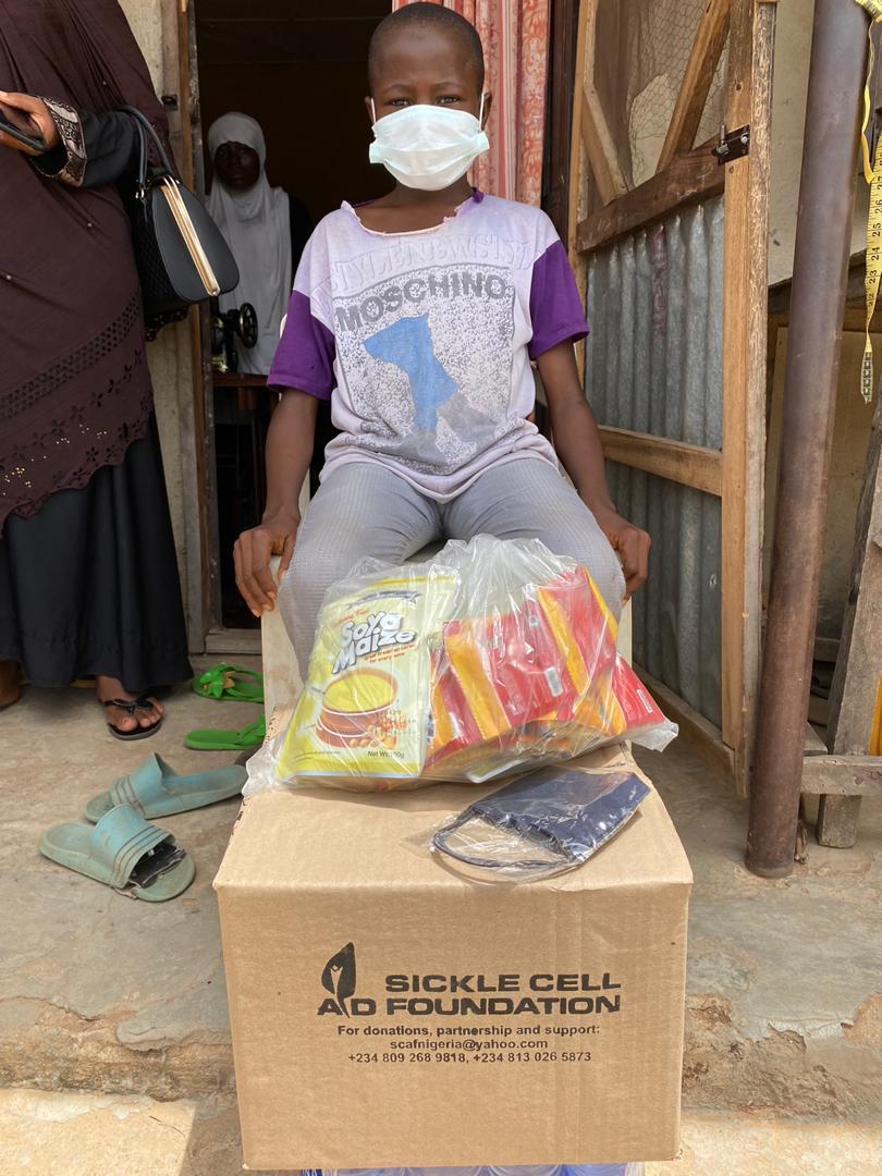 SCAF_Nigeria's tweet photo. At a time where the global hunger statistics estimate that 13.5% of the population in third-world countries battles hunger, we have been able to provide over 300 indigent sickle warriors with food & medications.
#SCAFxCOVID19 #SCAFwarriorFund
#SCAFxCOVID https://t.co/8Nt15IlsgM