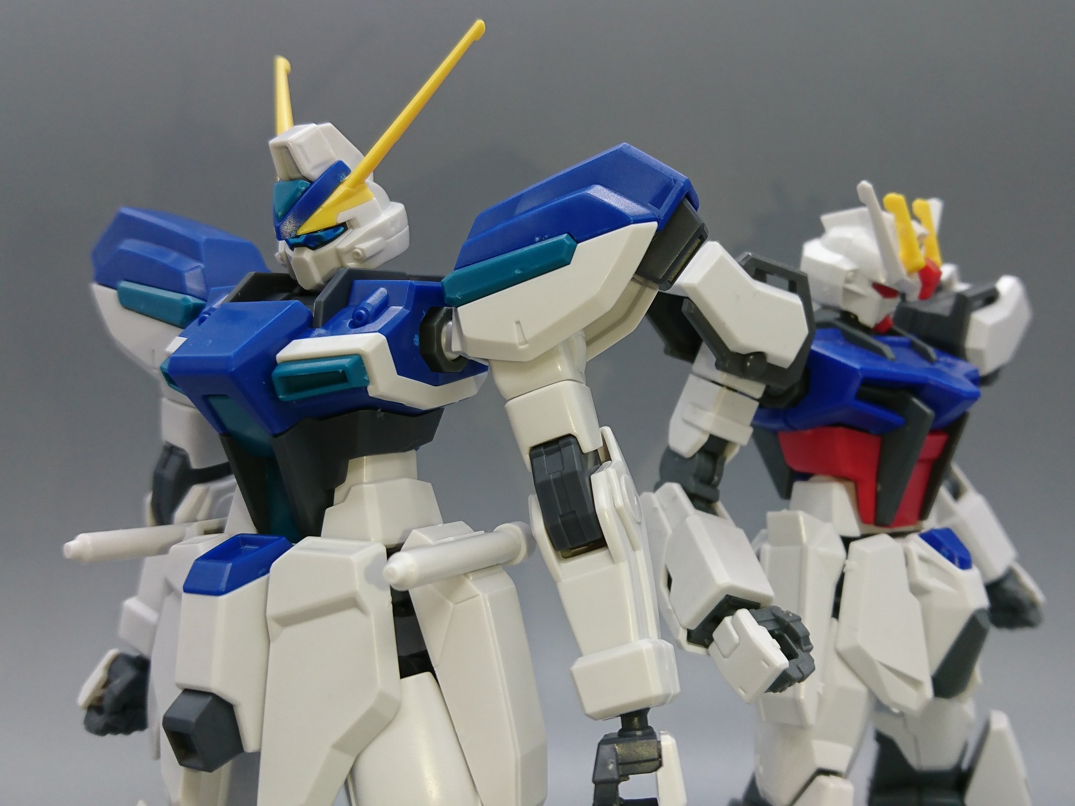 キラ＆アスランモデルの洗練された大人のスニーカー『機動戦士