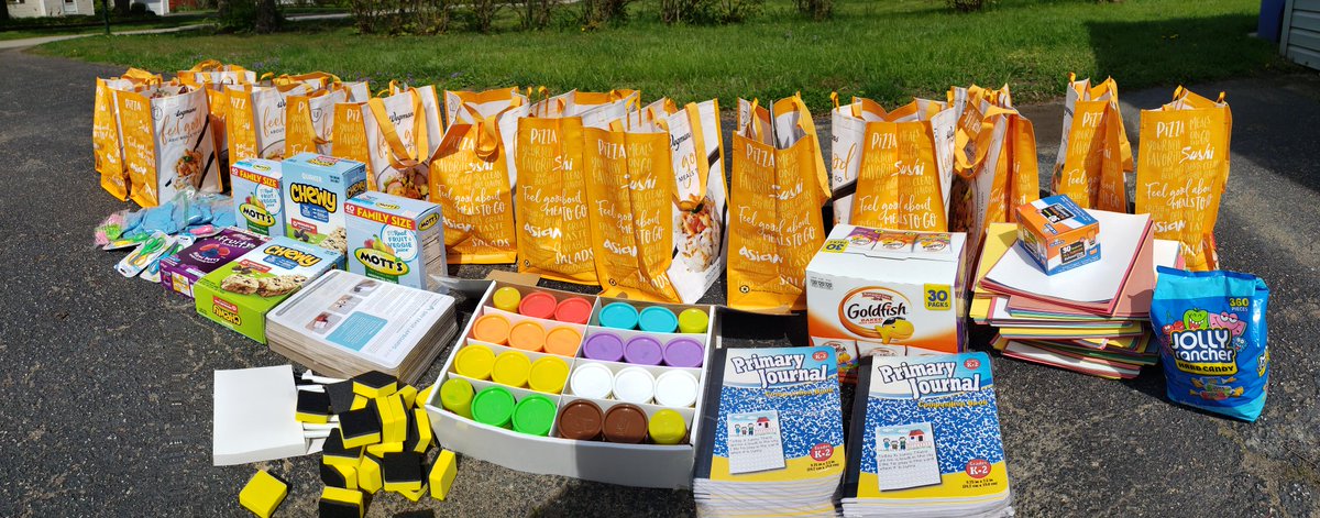 MsLowe52's tweet photo. Goodie Bags ready for my 21 firsties. Thank you Donor's Choose... instructional tools, art supplies, prizes and snacks.@dr_marya @drpeluso https://t.co/7x2AFMwIYH