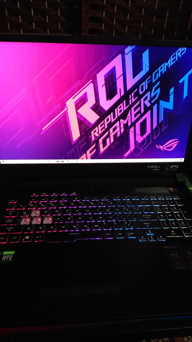 ItsMeTadashiiii's tweet photo. Nanibago ako sa 144hz at 17-inch screen niya 😑 need ko na rin ng upgrade #nainggit haha https://t.co/lFag5zqVfD