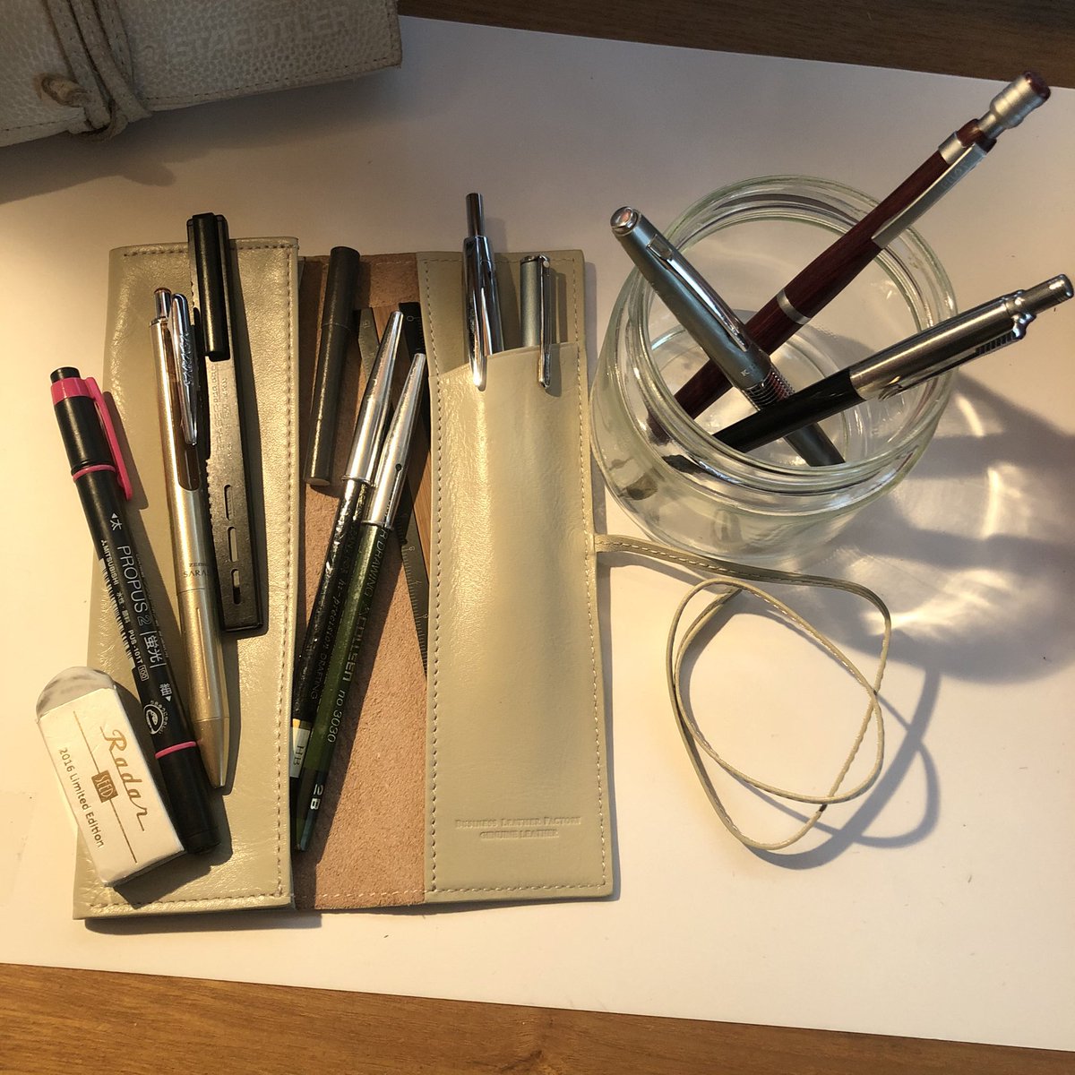 FRIENDS_studio_'s tweet photo. ✒My pencil case.
・
・
https://t.co/Xvp6hf4aFK
https://t.co/ZQsoB4T4Sp
・
#ペンケース #筆箱紹介 #ロールペンケース https://t.co/hKK48MSivx