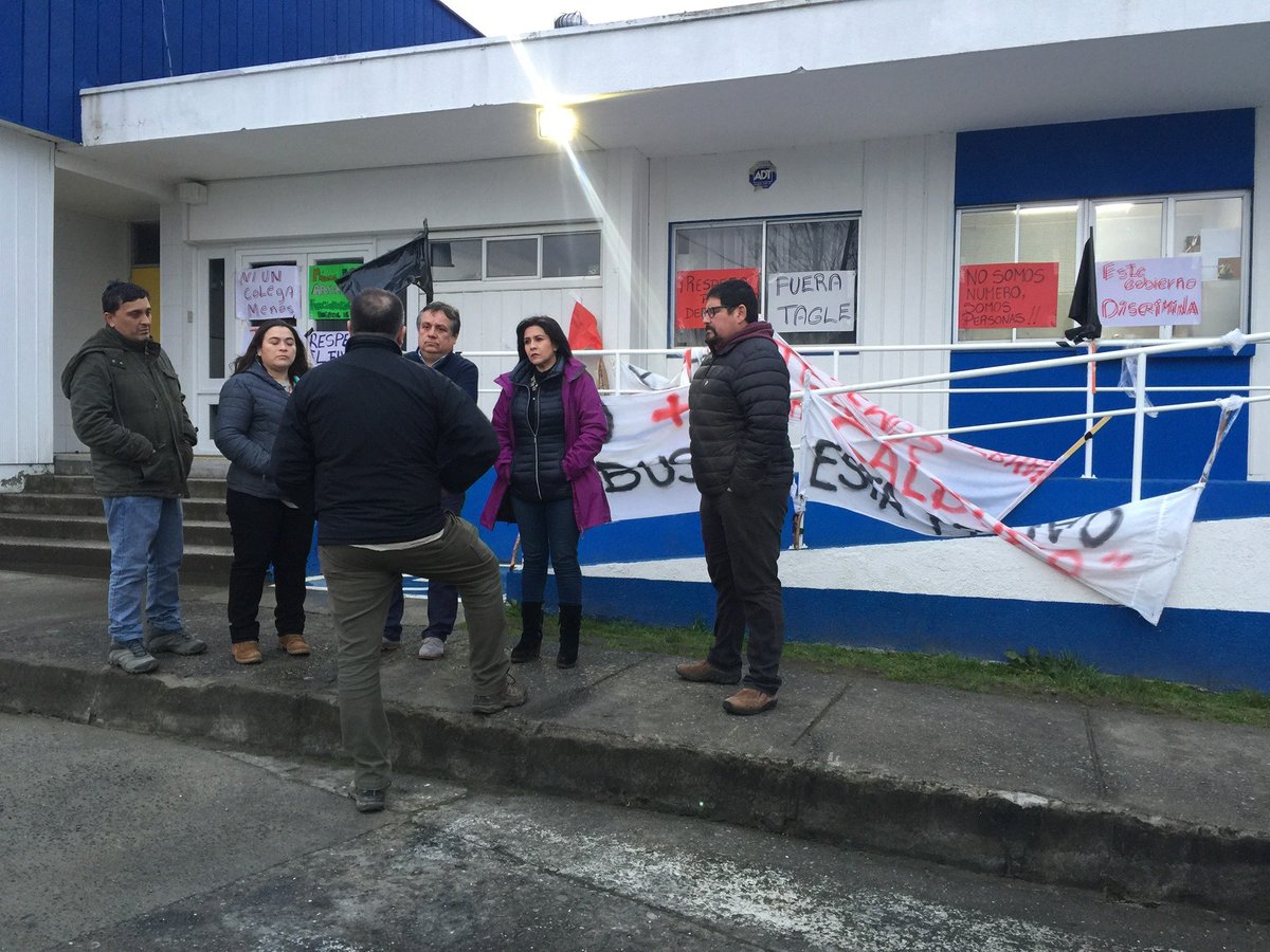 jennyalvarezv's tweet photo. Finalmente, la Corte Suprema falló a favor de las mujeres discriminadas en Hospital #Calbuco, quienes habían sido injustamente despedidas, incluso con fuero maternal, y hoy deberán ser reincorporadas a sus funciones. 3 de ellas realizaron una huelga de hambre tras ser vulneradas. https://t.co/irFOYsFYZm