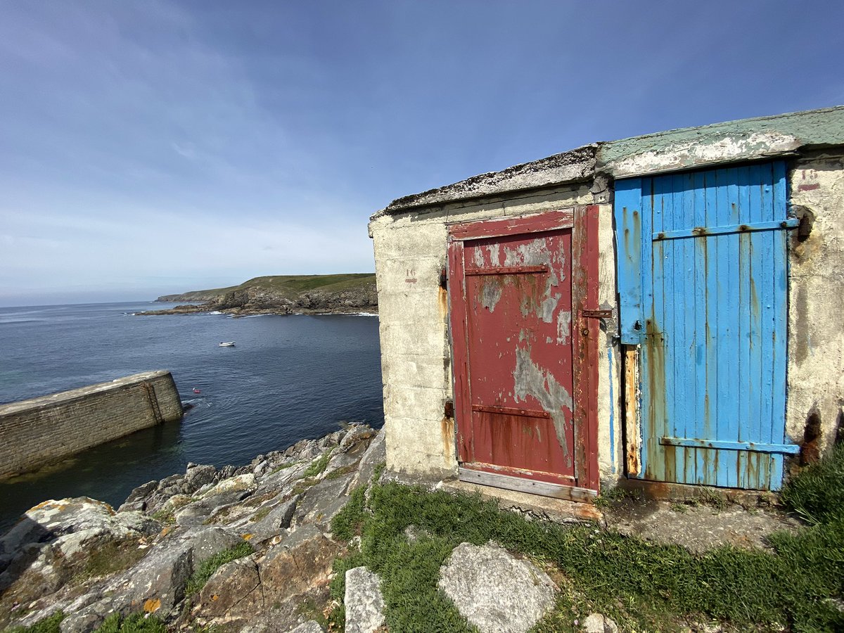 loic_bourdon's tweet photo. #rendeznouslamer nous en ferons bon usage! Pors Loubous Plogoff Cap Sizun... loin de Panam et de son métro, Le Breton respire et pêche... https://t.co/gAVjRtVYnj