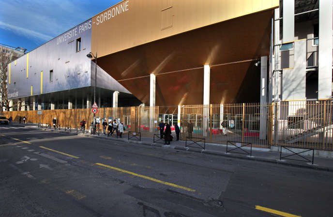 si vous avez des questions sur la Sorbonne Université, sur le centre Malesherbes, qui assure les études de lettres, de sciences du langage, de LEMA, d’italien, d’études nordiques.. ou sur celui de Clignancourt (sciences humaines et sociales, espagnol, anglais) je suis là