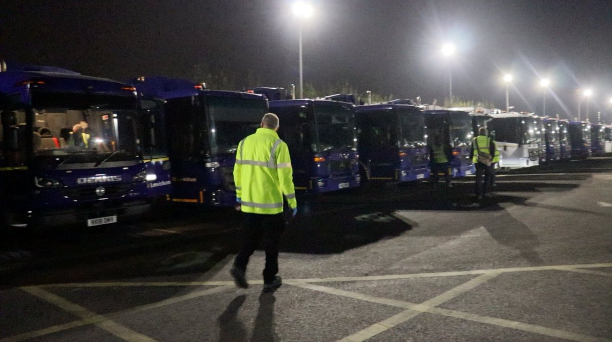 Let’s give a shout out for our refuse teams as we #ClapforOurCarers this evening who have consistently maintained bin collections throughout this pandemic and manage the increased demand for services at the Landmann Way recycling centre. 👏👏 #WeAreLewisham #LondonTogether