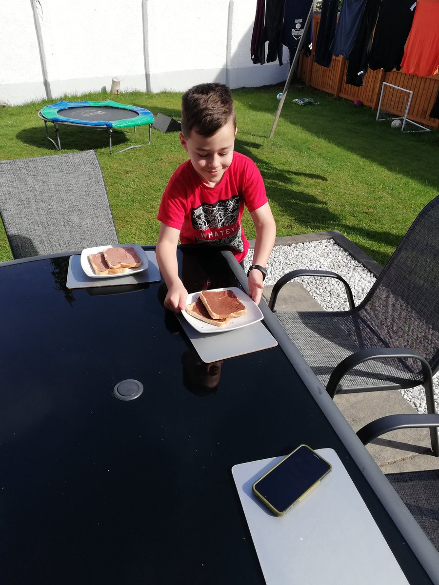 Kaylzuk's tweet image. @stjohnsERC Adam taking part in the visable learning task yesterday. Breakfast alfresco, all made and served by him ❤️ #visablelearning