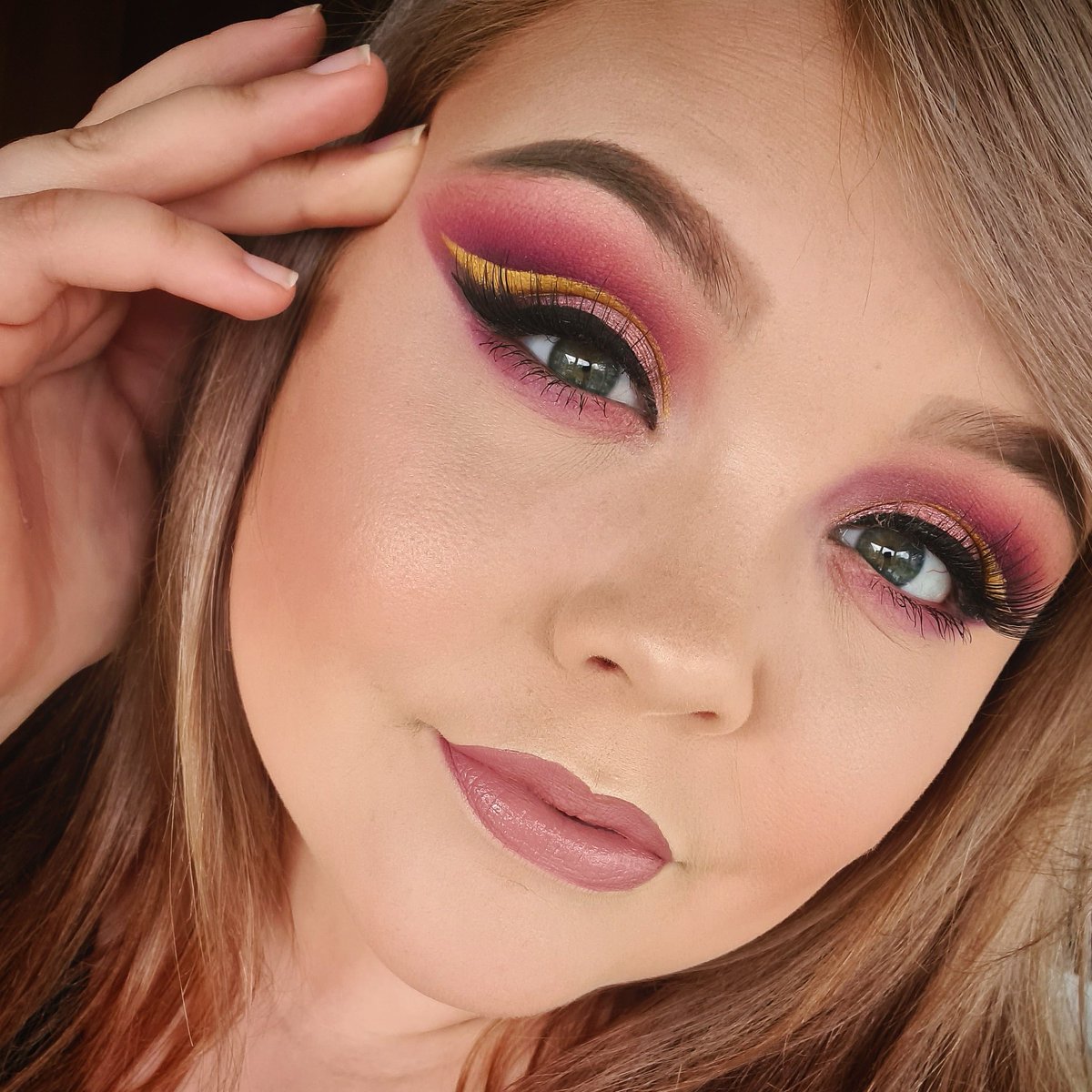lp_makeup's tweet photo. Some of my most recent looks posted on my instagram LPmakeup 💟 https://t.co/5y29jJMyK3