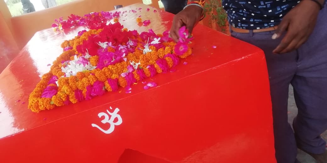 PrashantSurend1's tweet photo. राष्ट्रभक्त,हिंदुत्व गौरव,अमर बलिदानी 18वीं पुण्य तिथि पर श्रद्धासुमन अर्पित करते हुए।#Vhp https://t.co/eetlTPIcWX