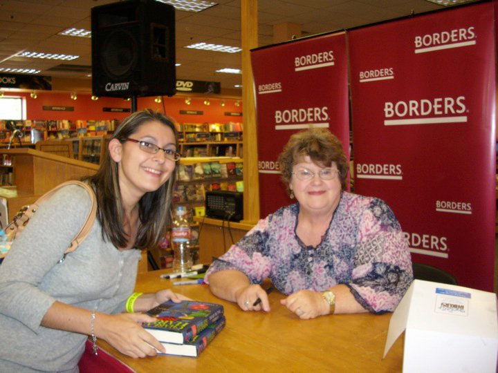 KatMarieAuthor's tweet photo. #TBT This is one of the very first signings I went to over 10 years ago! The bestie and I waited for HOURS to meet Charlaine Harris, but it was totally worth it. She is so freaking kind and sweet.

If you've gone to a signing, what was your first one? https://t.co/RTGoPU31VY