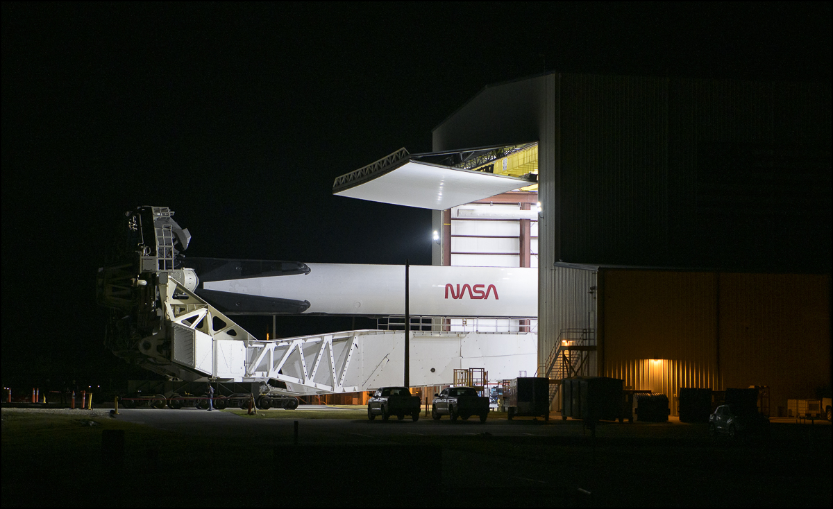 nasahqphoto's tweet photo. The @SpaceX Crew Dragon is rolled out to the launch pad and raised vertical ahead of the launch of @NASA astronauts @AstroBehnken &amp; @Astro_Doug from @NASAKennedy to the @Space_Station. More #LaunchAmerica Photos: https://t.co/8due5jBg5Y https://t.co/OeAeMIjxsh