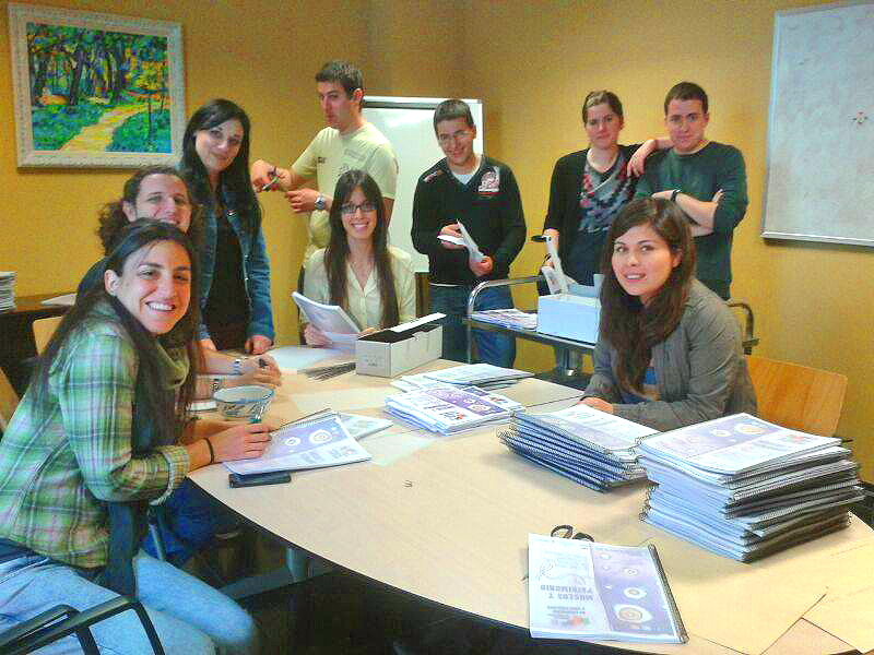 We join #thursdaysforinclusion in #museums with this picture of the volunteers of the II Congress (Huesca, 2014). They are a fundamental part of the soul of each congress. You can download those proceedings at the following link: mastermuseos.es/blog/publicaci…