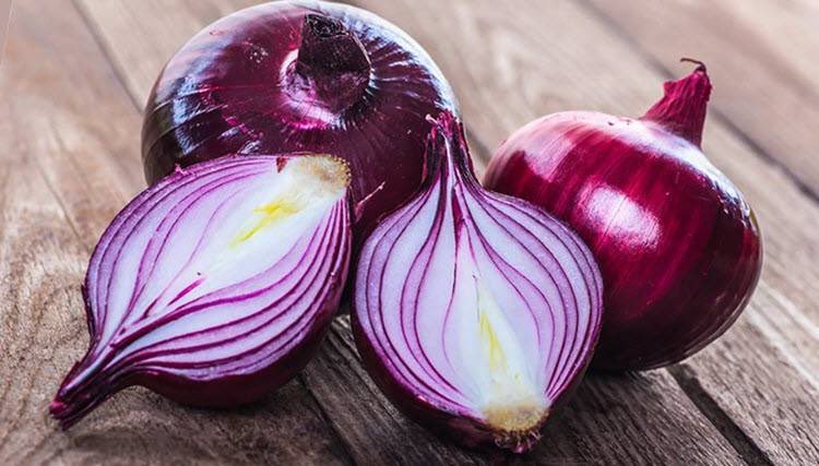 becspakenham's tweet photo. Why do they call it red onions when they’re literally purple , my sister is saying they’re more purple than red like ?? They’re not https://t.co/8u8hl54Ped